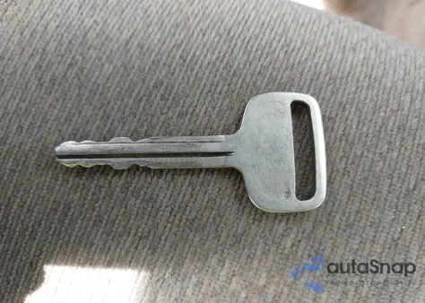 2000 Toyota Camry Le from USA, damaged, VIN 4T1BG22K1YU663544